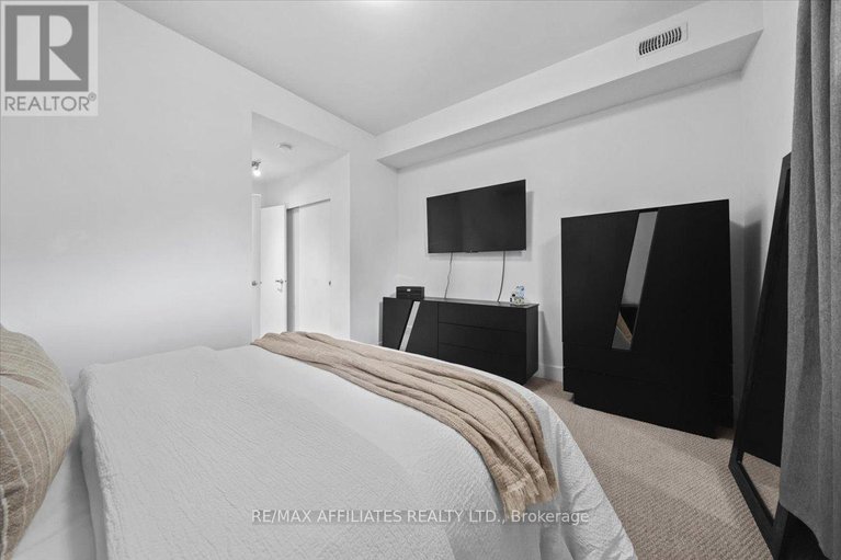 28976421/3-23-bergeron-private/chapel-hill/ottawa/ontario/K1C0C2_23