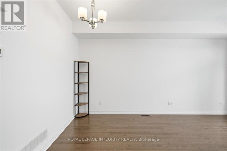 29274145/41-carabiner-private/mer-bleuebradley-estatesanderson-park/ottawa/ontario/K1W0L7_12