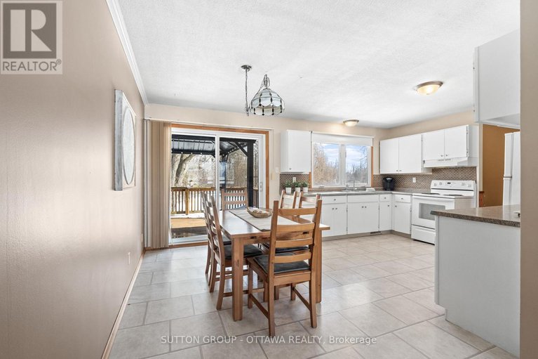 28021661/6489-rideau-valley-drive-n/manotick-south-to-roger-stevens/ottawa/ontario/K4M1B3_11
