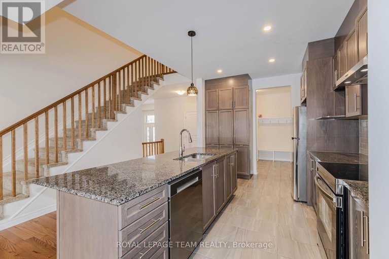 29446143/608-enclave-lane/town-of-rockland/clarence-rockland/ontario/K4K0M8_28