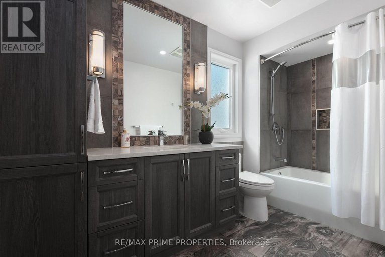 29075456/1545-senateurs-way/fallingbrookpineridge/ottawa/ontario/K4A4A2_31