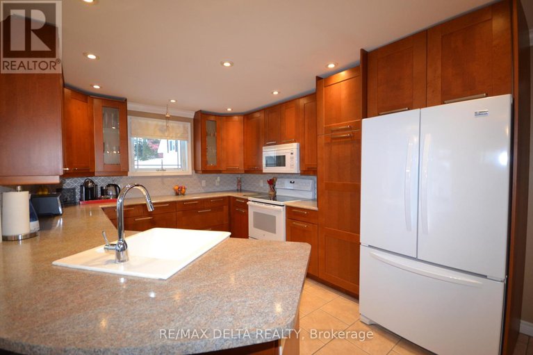 29240139/909-chapman-street/town-of-rockland/clarence-rockland/ontario/K4K1E5_3