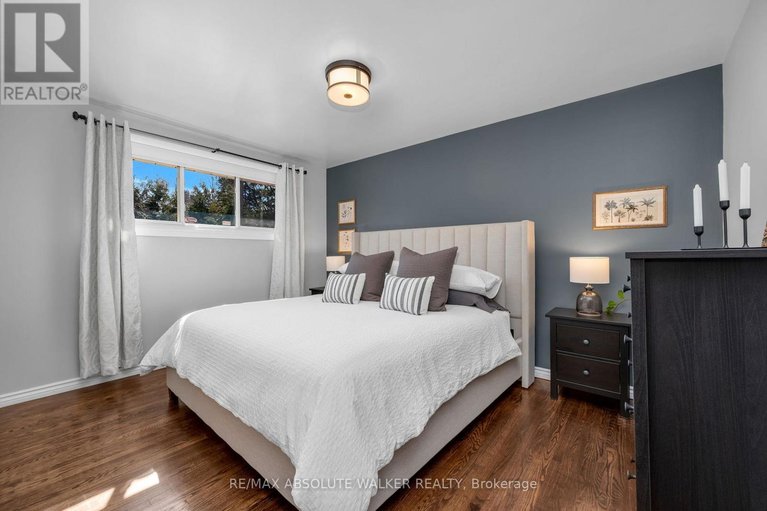 29640984/2052-valley-drive/elmvale-acresurbandale/ottawa/ontario/K1G2P4_12