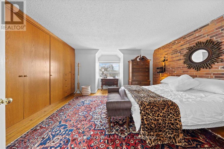 29377343/32-waverley-street/ottawa-centregolden-triangle/ottawa/ontario/K2P0T9_37