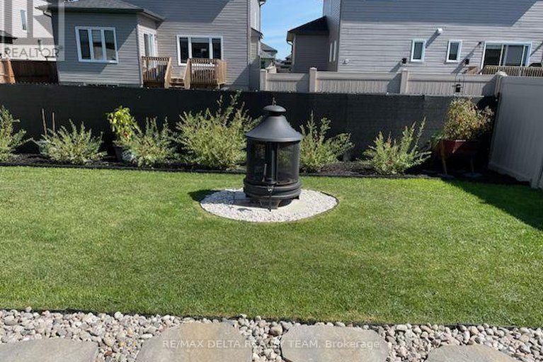 29474094/715-azure-street/village-of-russell/russell/ontario/K4R0E5_49