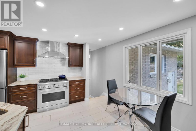28989053/118-queensline-drive/bruce-farmgraham-parkqualicumbellands/ottawa/ontario/K2H7J5_17