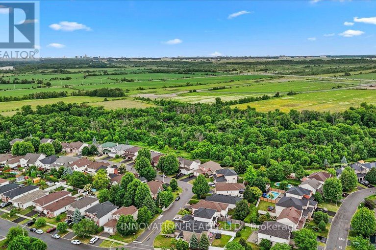 28535566/706-mud-creek-crescent/riverside-southgloucester-glen/ottawa/ontario/K1V1W3_32