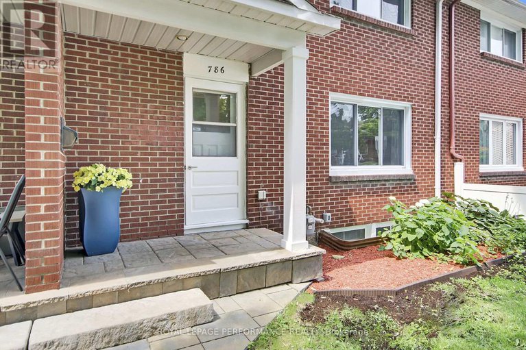 28622582/786-cummings-avenue/castle-heightsrideau-high/ottawa/ontario/K1K2L2_4