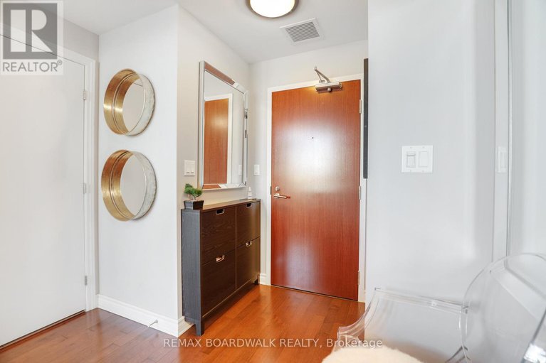 29330051/407-575-byron-avenue/mckellarhighland/ottawa/ontario/K2A1R7_8