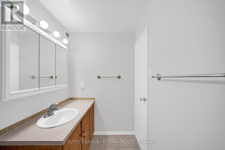 28727418/711-1171-ambleside-drive/woodroffe/ottawa/ontario/K2B8E1_29