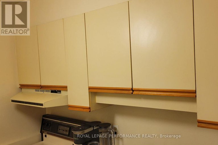 28669177/109-212-viewmount-drive/borden-farmstewart-farmcarleton-heightsparkwood-hills/ottawa/ontario/K2E7X2_14