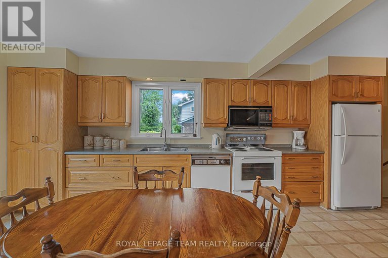 28480333/1166-castle-hill-crescent/copeland-park/ottawa/ontario/K2C2A8_8