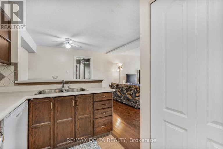 28888821/110-1825-marsala-crescent/fallingbrookpineridge/ottawa/ontario/K4A2E7_16