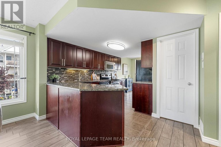 28888816/368-crownridge-drive/emerald-meadowstrailwest/ottawa/ontario/K2M3A4_12