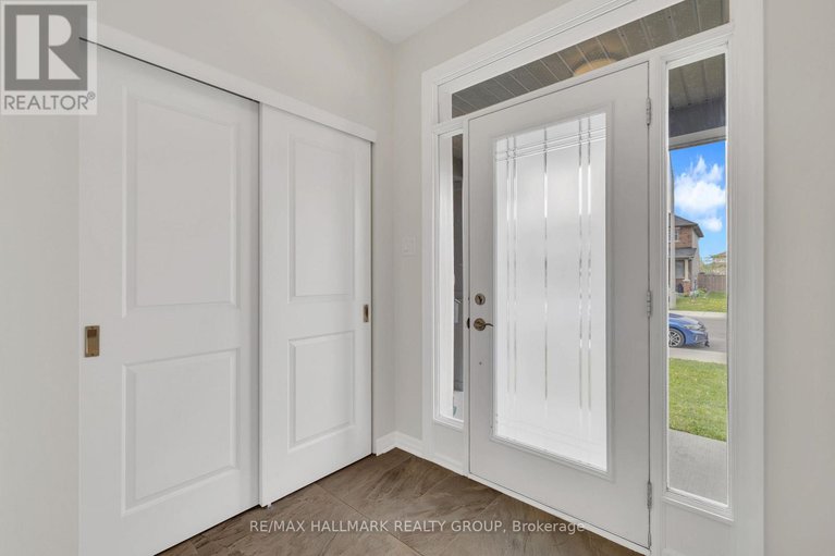 28420160/1022-cobble-hill-drive/cedargrovefraserdale/ottawa/ontario/K2J0J7_2