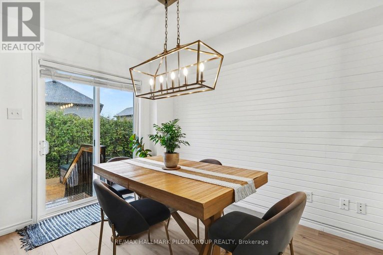 29660608/218-rolling-meadow-crescent/mer-bleuebradley-estatesanderson-park/ottawa/ontario/K1W0B1_10