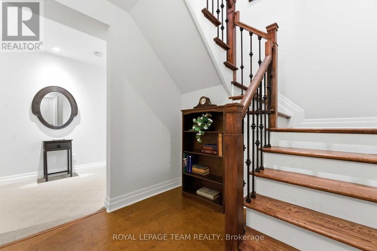 29386110/6-waterford-way/pineglencountry-place/ottawa/ontario/K2E7V4_30