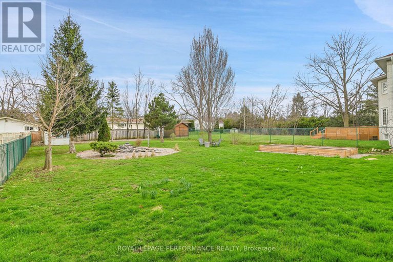 28237794/328-pleasant-park-road/alta-vistafaircrest-heights/ottawa/ontario/K1H5M8_25