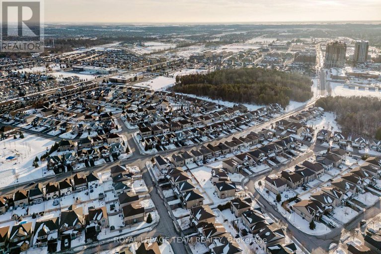 29440010/637-clearbrook-drive/strandherd/ottawa/ontario/K2J5S1_31