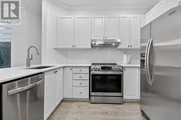 29471661/3113-apple-hill-drive-s/upper-hunt-club/ottawa/ontario/K1T3Z2_18