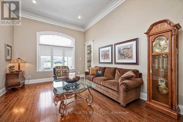 28568193/1530-creagan-court/cumberland-estates/ottawa/ontario/K4C0A5_9