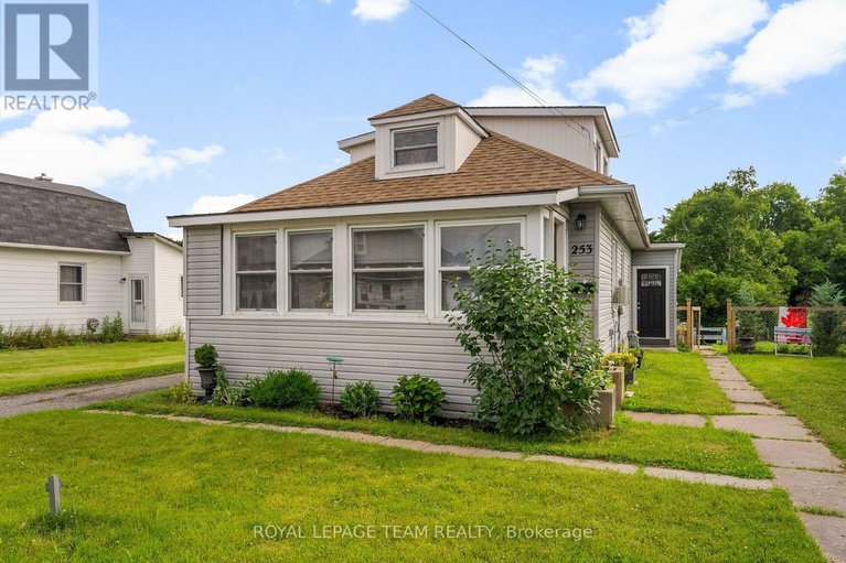 28157446/253-mclean-street/renfrew/renfrew/ontario/K7V1A9_2