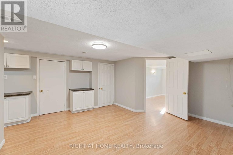 28502747/599-donald-street/overbrookcastle-heights/ottawa/ontario/K1K1L3_29