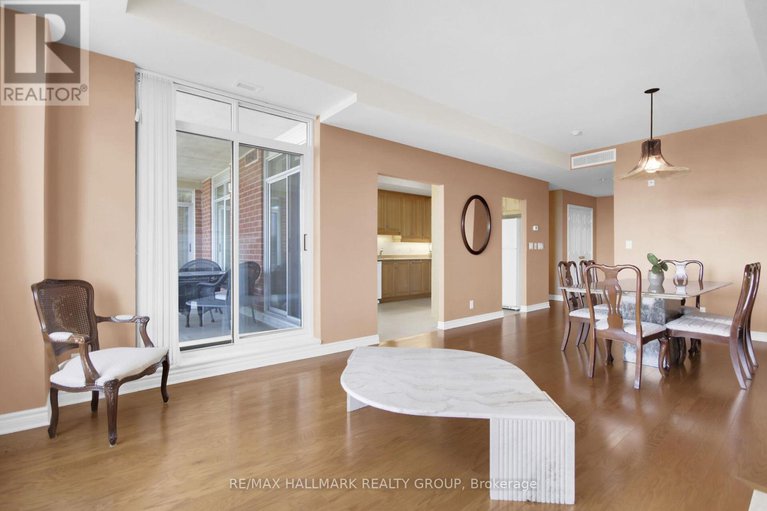 28856481/608-136-darlington-private/hunt-clubwestern-community/ottawa/ontario/K1V0X6_21