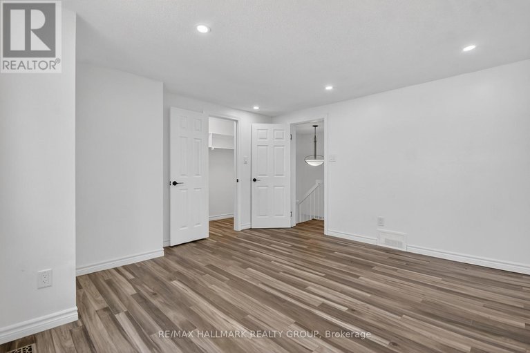 29293423/7-86-esterlawn-private/mckellar-heightsglabar-park/ottawa/ontario/K2A4C1_19