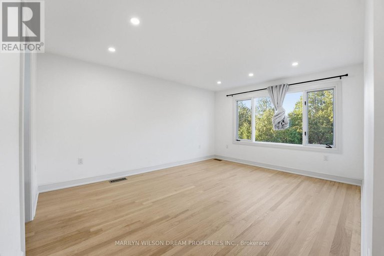 29155017/33-commanche-drive/city-viewskylinefisher-heightsparkwood-hills/ottawa/ontario/K2E6E8_23