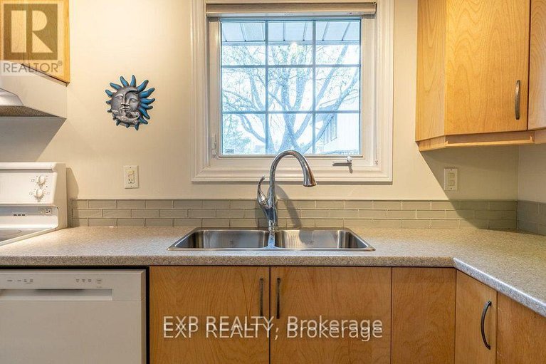 29464156/422-kintyre-private/carleton-square/ottawa/ontario/K2C3M7_10