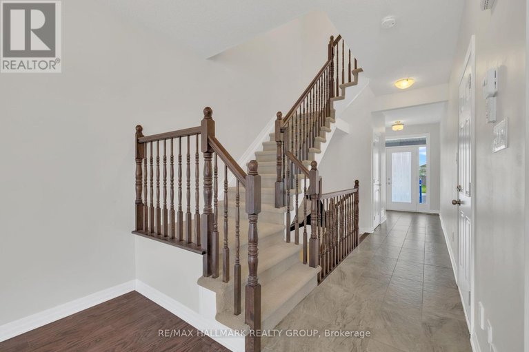 28420160/1022-cobble-hill-drive/cedargrovefraserdale/ottawa/ontario/K2J0J7_11