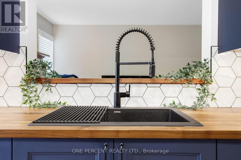 29612741/1570-champneuf-drive/chateauneuf/ottawa/ontario/K1C6B5_20