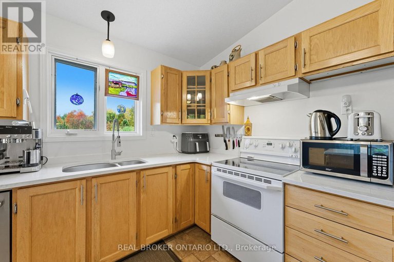 29420694/18-smith-road/north-grenville-twp-kemptville-south/north-grenville/ontario/K0G1T0_20