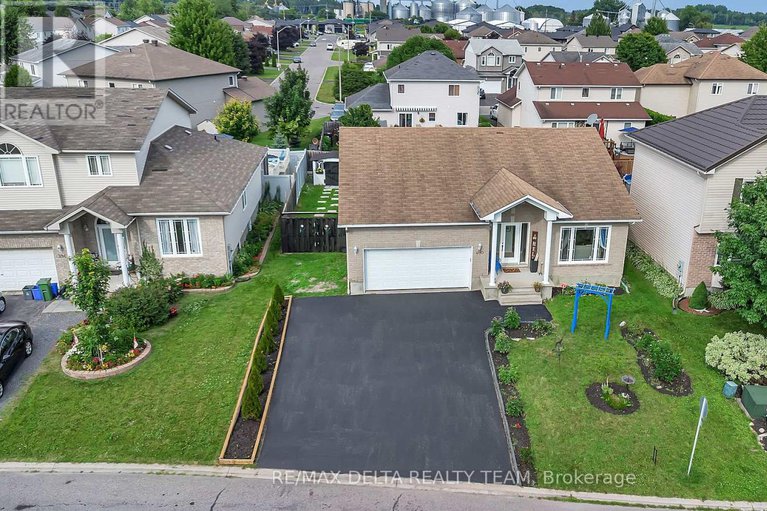 28595130/400-centenaire-street/embrun/russell/ontario/K0A1W0_1