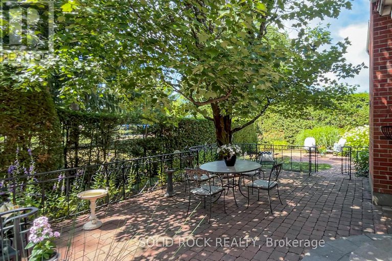 28650656/19-cullen-court/craig-henrywoodvale/ottawa/ontario/K2G4Z2_26