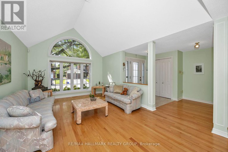 28845636/1725-autumn-ridge-drive/chapel-hill/ottawa/ontario/K1C6Z1_7