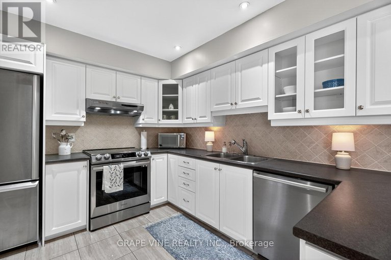 28705386/21-fieldberry-private/stonebridge/ottawa/ontario/K2J5E8_9