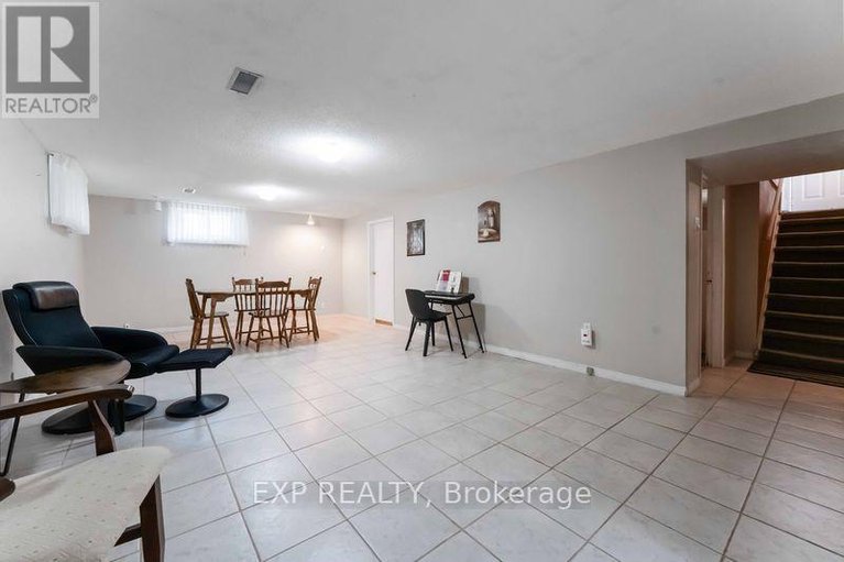 28608756/6-lyall-street/city-viewskylinefisher-heightsparkwood-hills/ottawa/ontario/K2E5G6_19