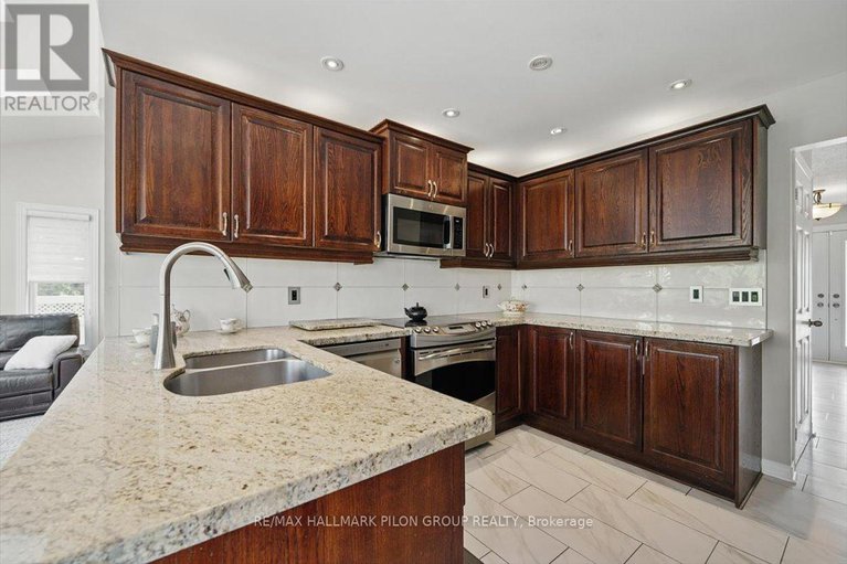 28453219/54-fardon-way/hunt-club-park/ottawa/ontario/K1G4N4_9
