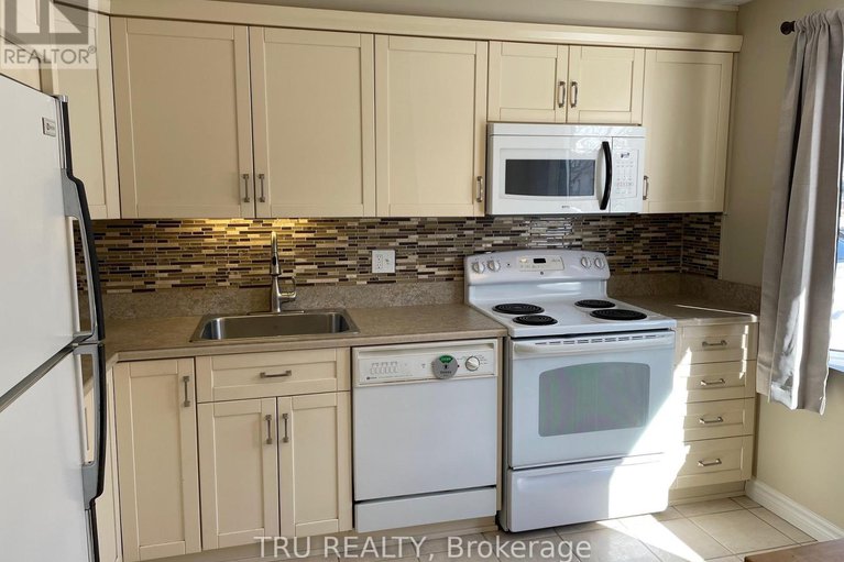 29093090/2285-stonehenge-crescent/pineview/ottawa/ontario/K1B4N7_5