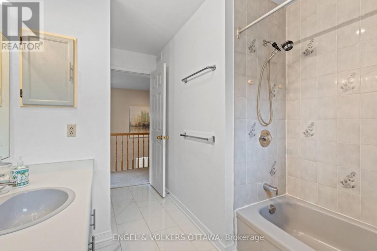 28550043/4-collingwood-crescent/morgans-grantsouth-march/ottawa/ontario/K2K2G6_38