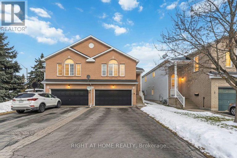 29403444/4-castle-glen-crescent/glencairnhazeldean/ottawa/ontario/K2L4H1_1