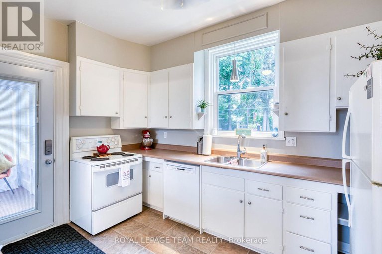 28764441/82-farm-street/almonte/mississippi-mills/ontario/K0A1A0_5