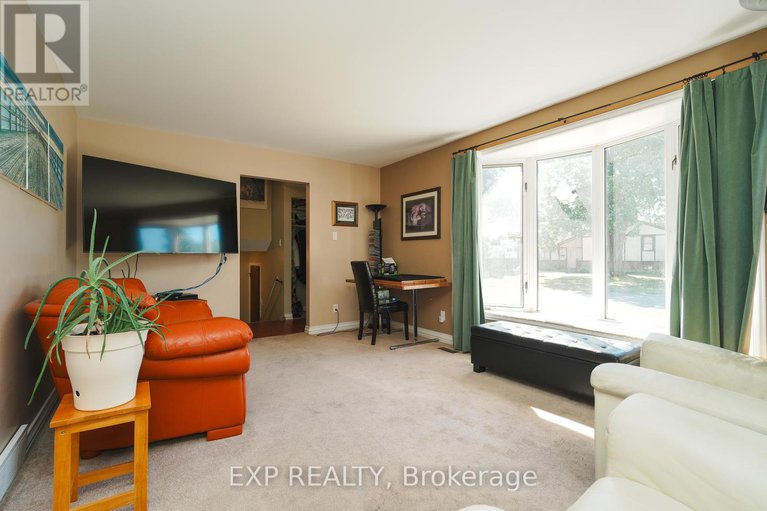 28800612/36-keewatin-crescent/borden-farmstewart-farmcarleton-heightsparkwood-hills/ottawa/ontario/K2E6Z1_5