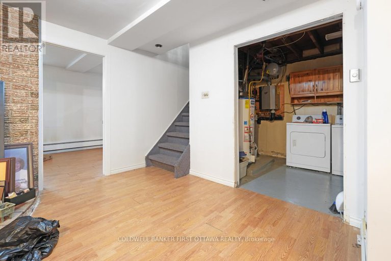 28322181/323-amiens-street/bilberry-creekqueenswood-heights/ottawa/ontario/K1E1N4_25