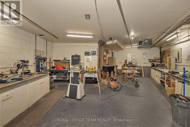 29128089/1210-20-chesterton-drive/borden-farmstewart-farmcarleton-heightsparkwood-hills/ottawa/ontario/K2E6Z7_29