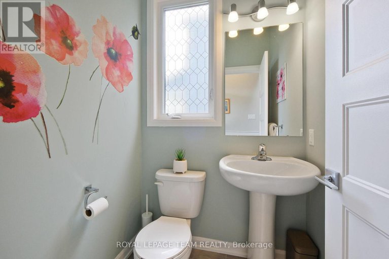 28427098/240-boyd-street/carleton-place/carleton-place/ontario/K7C0H3_7