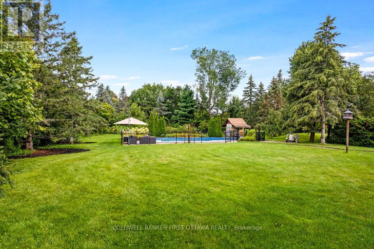 29114346/5525-pettapiece-crescent/manotick-village-manotick-estates/ottawa/ontario/K4M1C6_47