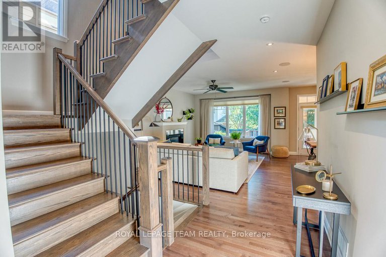 28955797/107-kitsilano-court/bruce-farmgraham-parkqualicumbellands/ottawa/ontario/K2H0B5_5